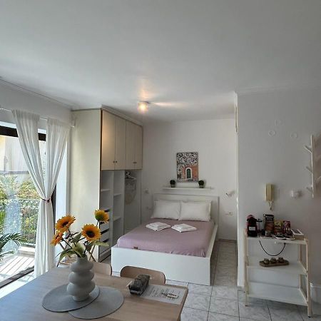Lustitia Appartement Agios Andonios  Екстер'єр фото